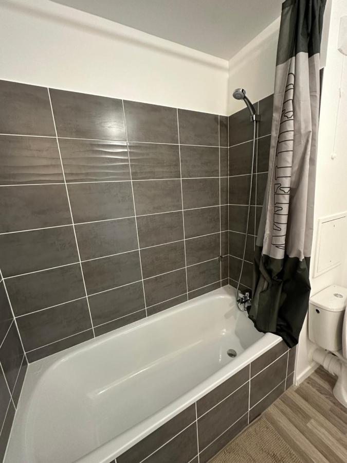 Agreable 2 Pieces Avec Balcon Et Parking Transports By Immo Kit Bnb Сарсель Екстер'єр фото