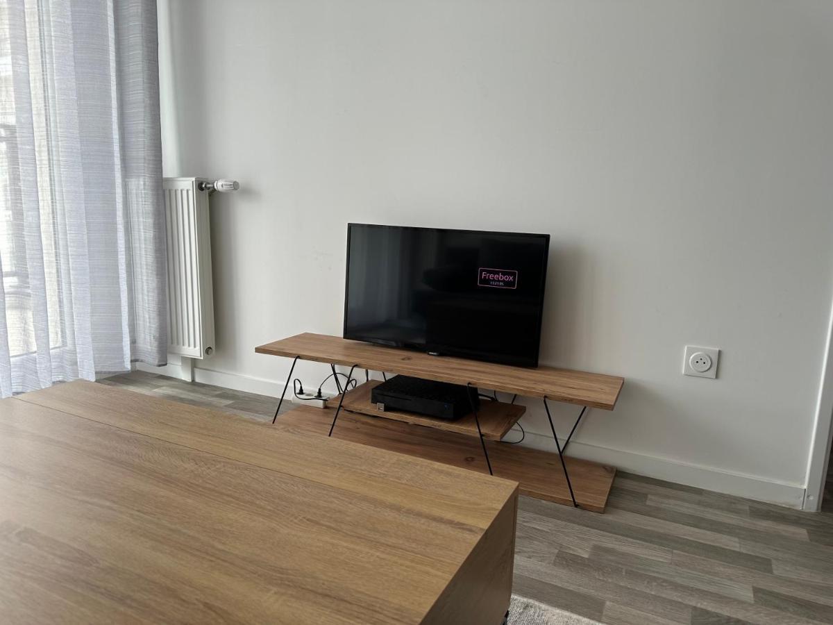 Agreable 2 Pieces Avec Balcon Et Parking Transports By Immo Kit Bnb Сарсель Екстер'єр фото