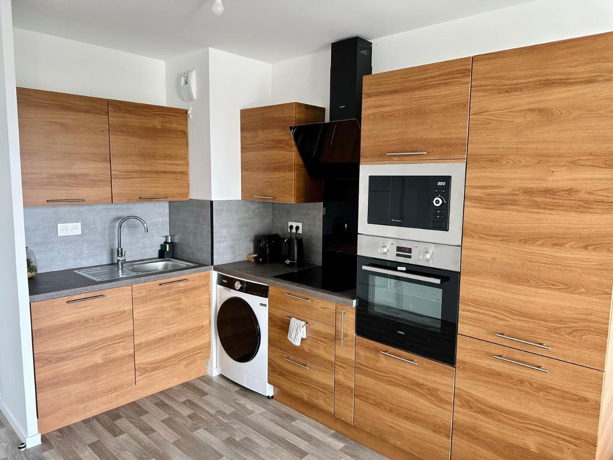 Agreable 2 Pieces Avec Balcon Et Parking Transports By Immo Kit Bnb Сарсель Екстер'єр фото