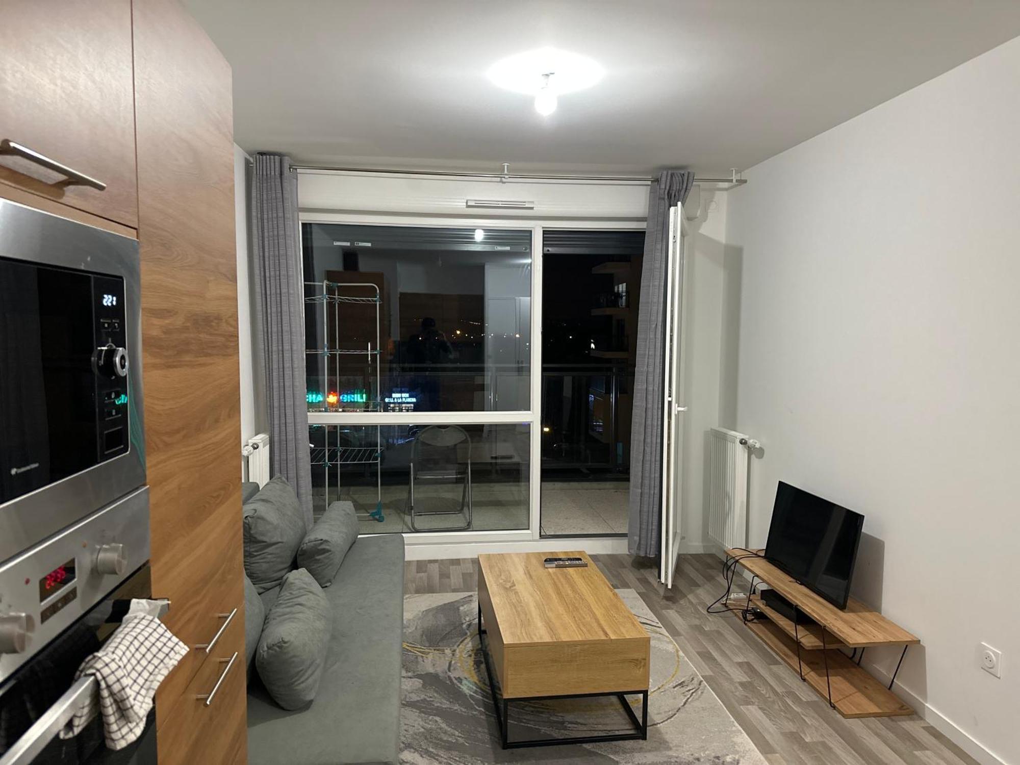 Agreable 2 Pieces Avec Balcon Et Parking Transports By Immo Kit Bnb Сарсель Екстер'єр фото